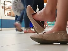 ballerinas girl teen stinky smelly sweaty scrunching wiggling toe soles